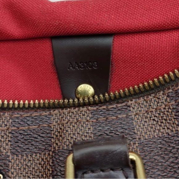 Louis Vuitton Speedy Bandouliere Bag Limited
Edition Patches Damier 30 - Picture 9 of 9